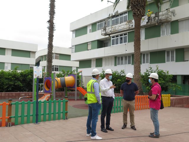 El alcalde, Pedro Rodríguez, junto al concejal de Urbanismo César Medina, y el equipo técnico del proyecto durante su visita a Marente