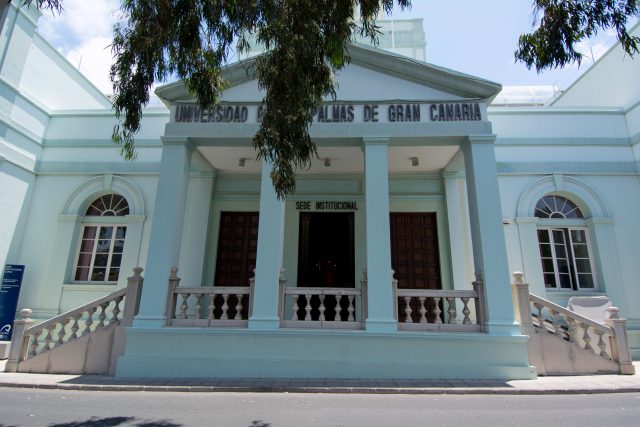 Fachada Rectorado (27-05-15) (7)