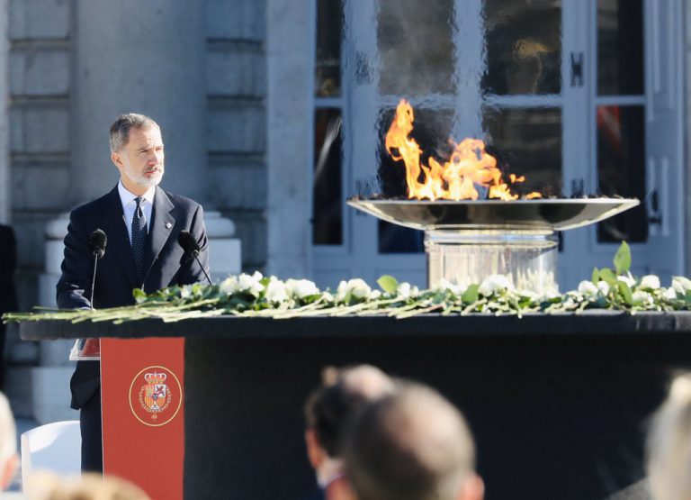 El Rey, en el homenaje a las víctimas: 