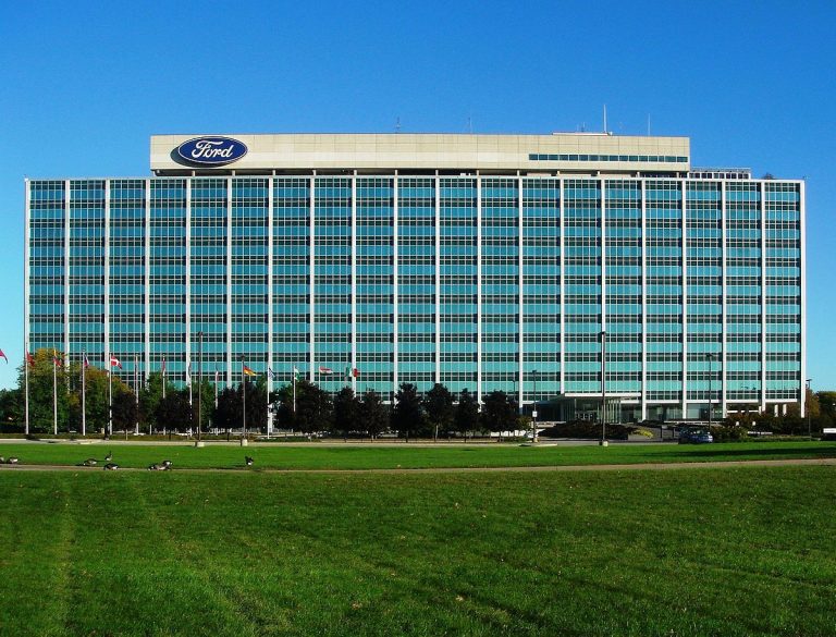 Jim Farley inicia su nueva etapa en Ford y nombra a John Lawler nuevo director