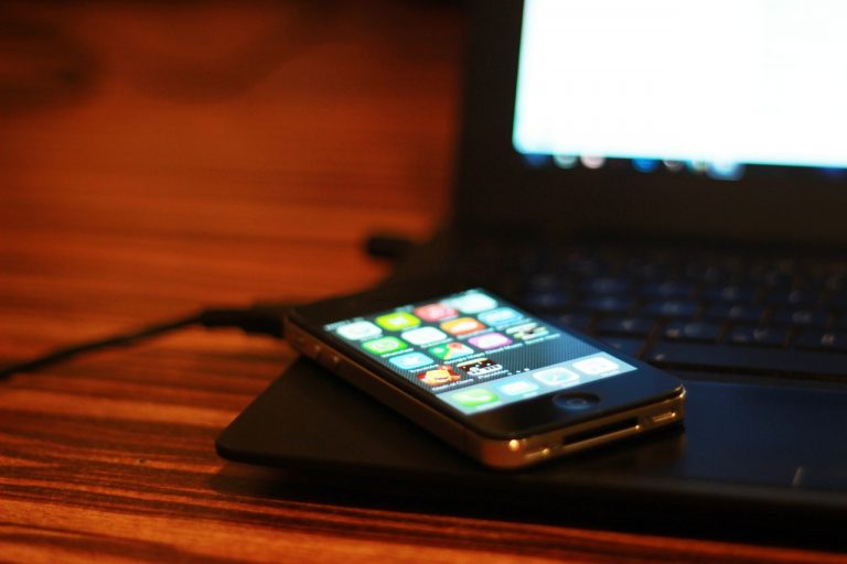 T-Mobile invertirá 4.500 millones en una ‘joint venture’ con KKR para comprar la empresa de fibra Metronet