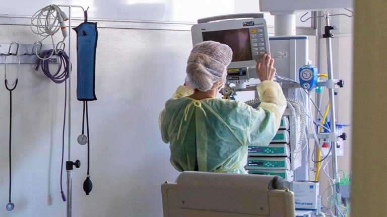Suben en 5 los pacientes con COVID ingresados en Galicia