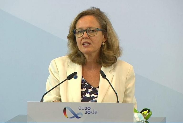 Calviño asegura que no hay ninguna decisión firme «en el seno del Gobierno» sobre subidas fiscales
