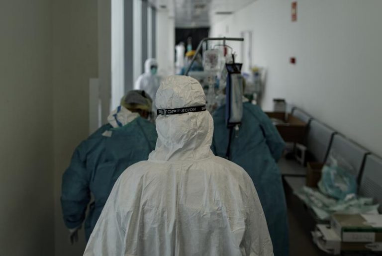 Cataluña suma 989 contagiados por Covid-19 y 11 fallecidos más en el último día