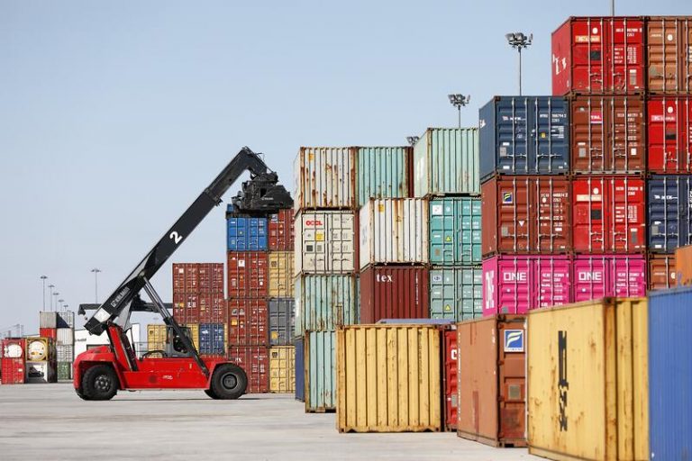 El déficit comercial se redujo un 54,2% hasta julio tras reducirse las exportaciones un 14,6%