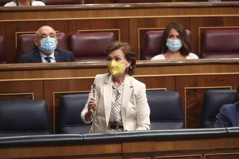 La vicepresidenta Calvo afea al PP que «actúe de hooligan con las instituciones»
