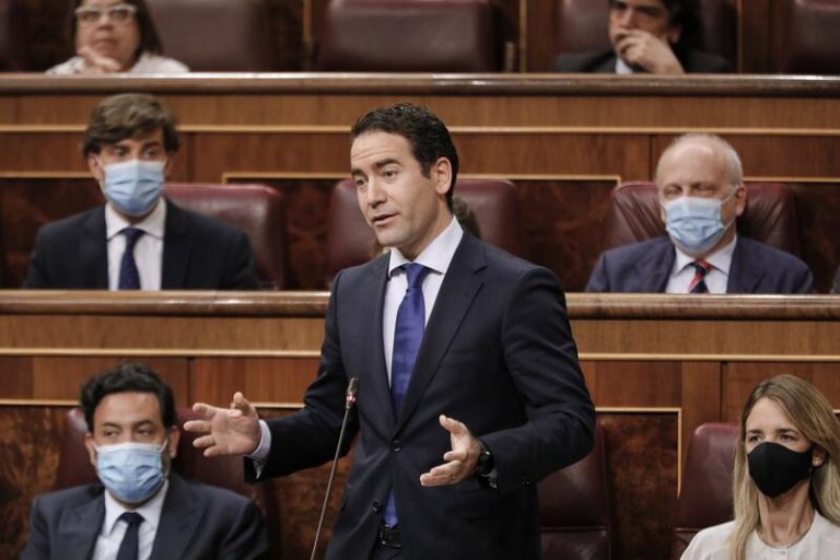 García Egea acusa al Gobierno de «tratar mejor a Bildu que al Rey»