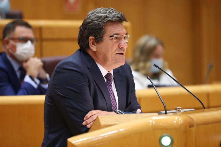 Escrivá dice que el Pacto de Toledo «está a punto del acuerdo» sobre las pensiones