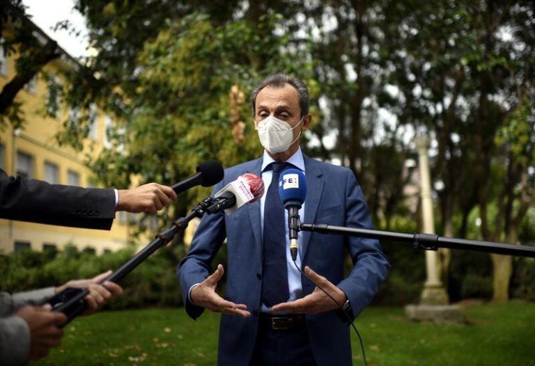 Duque se tomará «todo el tiempo que haga falta» para demostrar la seguridad de las vacunas