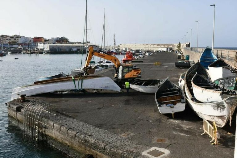 Canarias exige mejorar la atención a los migrantes pero no pide el cese de Pestana