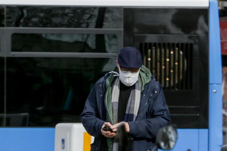 Ocho de cada diez ciudadanos consideran que la pandemia está fuera de control en España