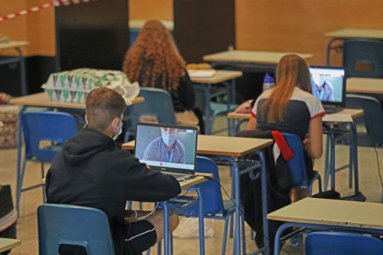 Educación eliminará el requisito del máster para dar clases durante la pandemia