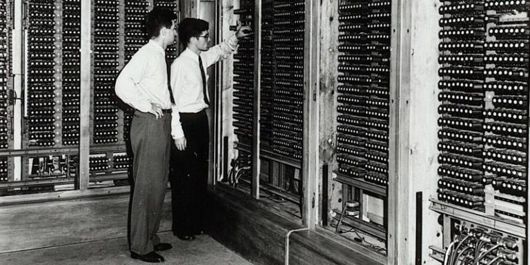 Descubren el manual del ordenador digital más antiguo que se conserva