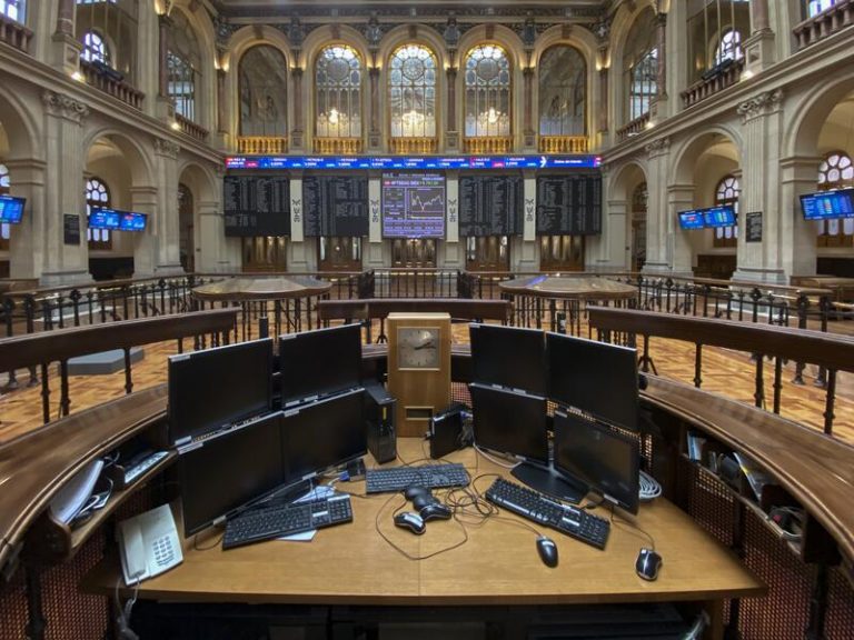 El Ibex 35 cede un 0,16% a cierre, pero mantiene los 6.600 puntos