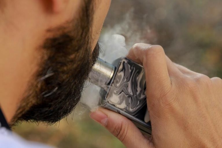 Médicos y expertos se debaten entre recomendar las alternativas al cigarrillo