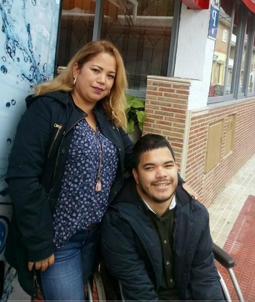 Un joven con parálisis cerebral denuncia que tiene que esperar casi dos horas para coger un tren adaptado de Cercanías