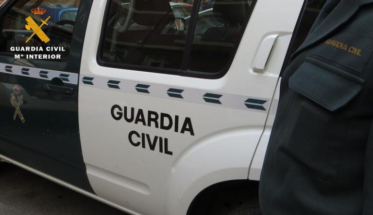 Detenido por pegar, quemar con sosa cáustica, retener, atar a una silla y robar a su tío