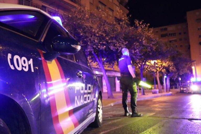 Detenido por difundir imágenes sexuales de su expareja y enviarlas a un amigo de esta