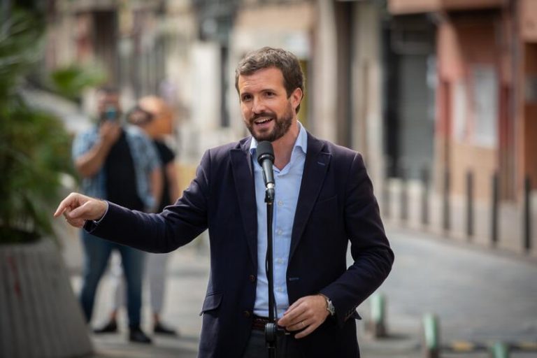 Casado acusa a Sánchez de «cobardía y complicidad» con los que «atacan» al Rey