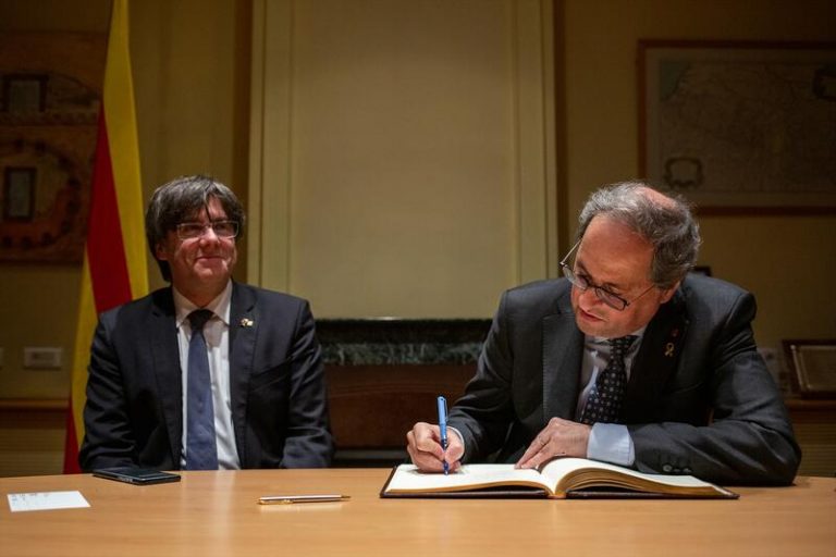 Puigdemont sobre la inhabilitación de Torra: «De destitución en destitución hasta la república»