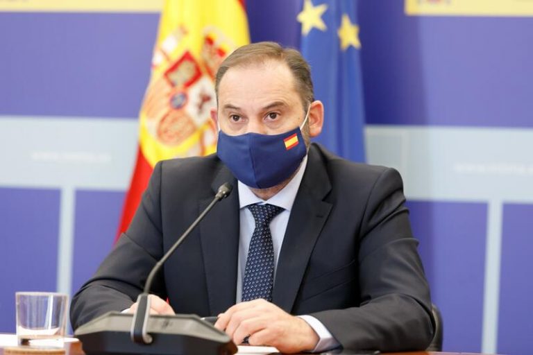 Ábalos, tras las críticas de Iglesias y Garzón: «El Rey debe estar fuera de toda polémica»