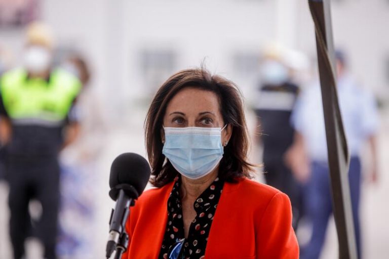 Robles censura los ataques de Garzón e Iglesias al Rey y defiende su «neutralidad»