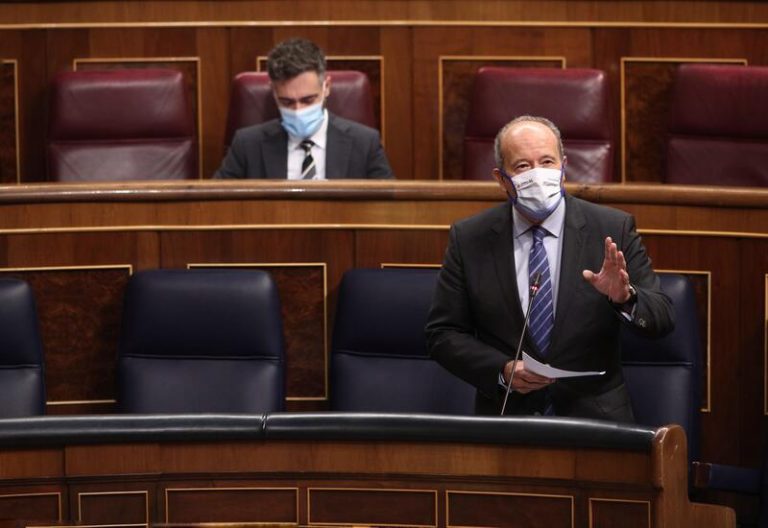 Campo rehúsa aclarar por qué la inhabilitación de Torra aún no está publicada en el BOE