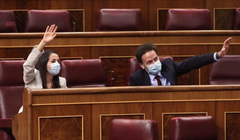 Cs anuncia una queja contra Batet por «amparar injurias» de Rufián al Rey