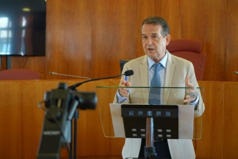Caballero (FEMP) celebra la liberación de remanentes