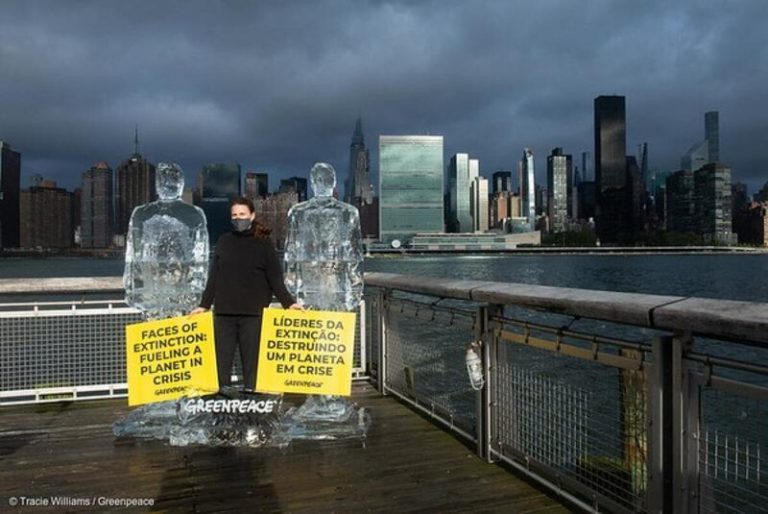Greenpeace «derrite» a Trump y Bolsonaro durante la Cumbre de Biodiversidad de la ONU