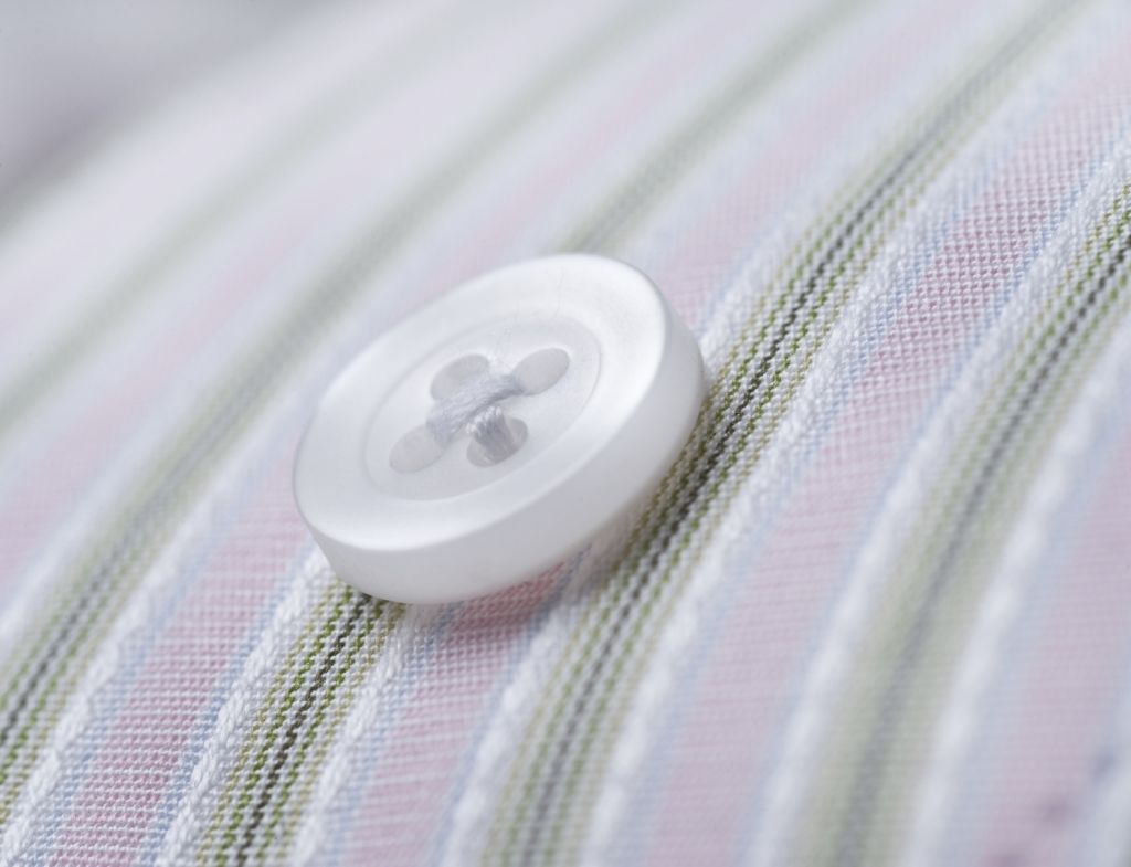 los botones de la camisa