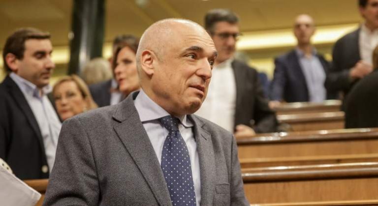 Simancas dice a «hipermonárquicos» que «Generan dificultades al rey»