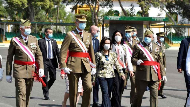 Felipe VI traslada su «cariño» y «admiración» a La Legión