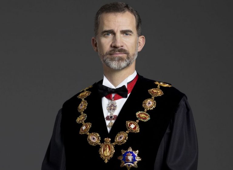 El rey comunica a Lesmes que le «hubiese gustado» estar en el acto de entrega de despachos en Barcelona