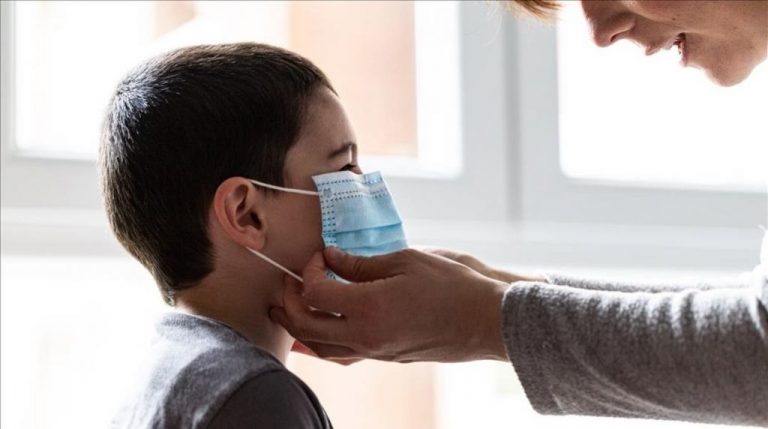 Fatiga, fiebre, tos, dolor muscular y de cabeza, síntomas más comunes en pacientes leves con covid-19