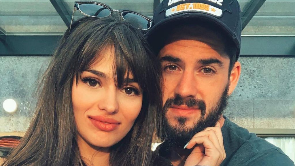 Sus Amigos Le Animan. Isco, Cabreado: “Deja A Esta Roja De Mierda” 1 Isco Salamo
