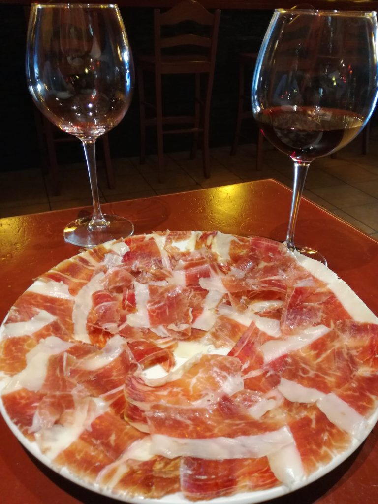 Jamon Y Vino 30106596564