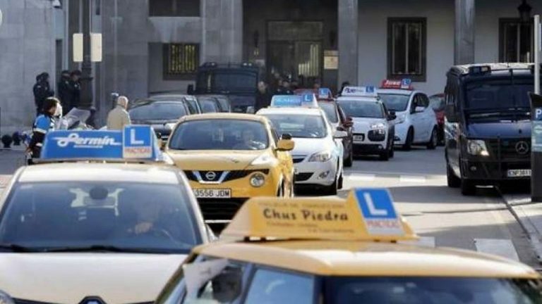 La DGT se niega a «bajar la exigencia» de los exámenes para facilitar su gestión durante la pandemia