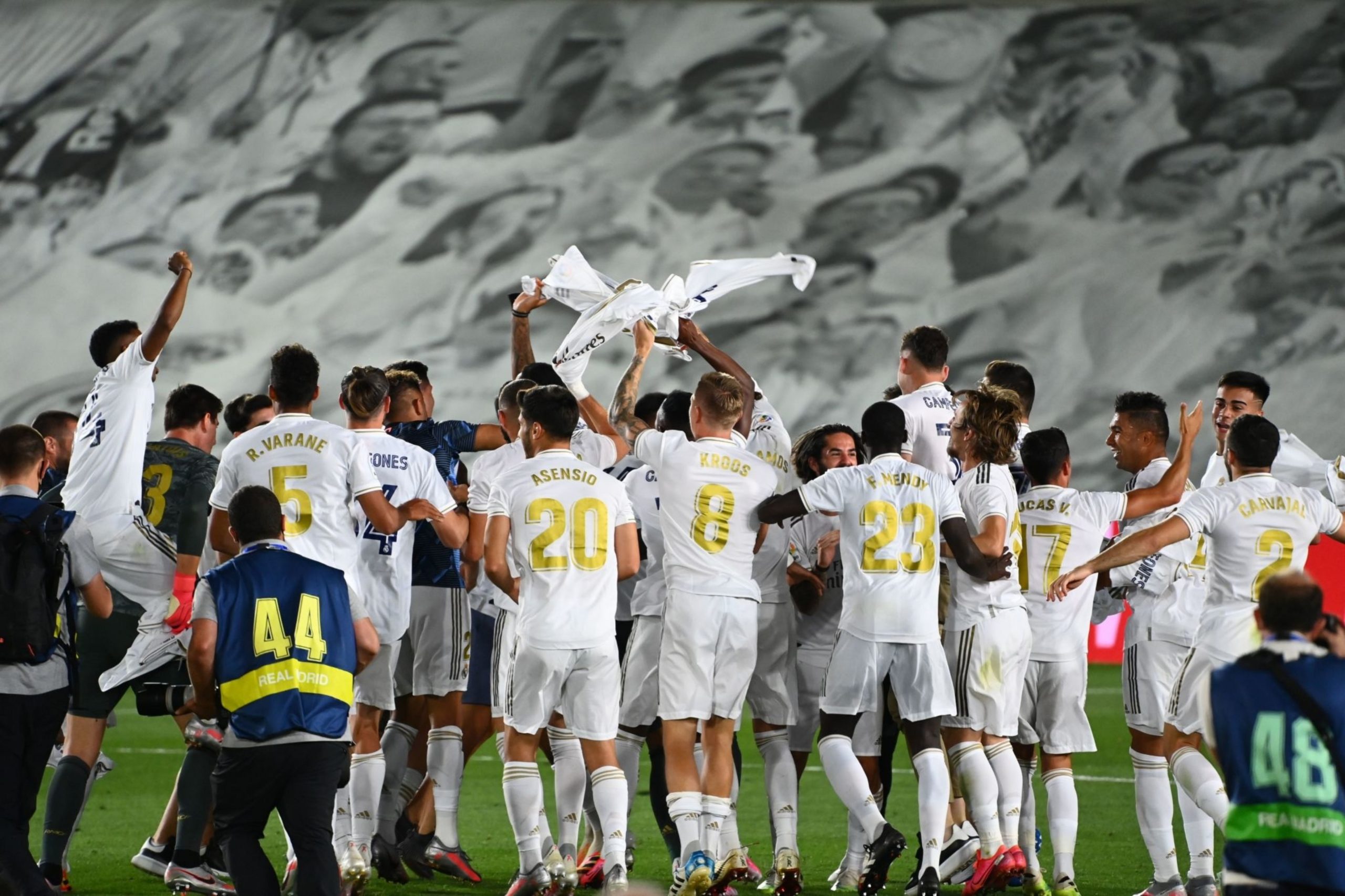 El Real Madrid Conquista La Liga Y El Barcelona Roza La Vergüenza 2 Real Madrid 2 1 Scaled
