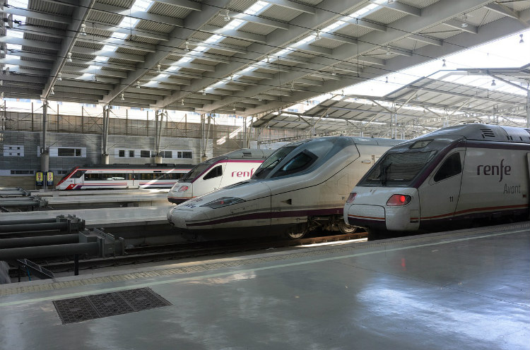 El Congreso pide recuperar los servicios ferroviarios suspendidos por el COVID-19