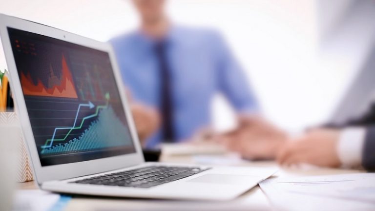 Traders: los precursores del trabajo desde casa. Pero, ¿en qué broker confiar?