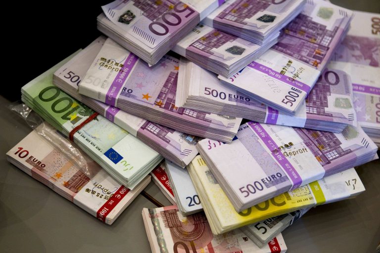 El superávit por cuenta corriente cae un 78,7% hasta septiembre