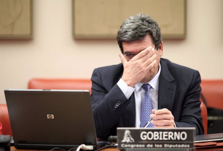 Escrivá dice que no habrá «café para todos» en los ERTE por la diferente situación de las empresas