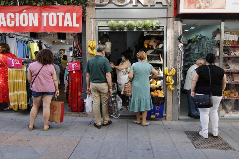 La facturación de las empresas modera su caída en julio al 12,7%