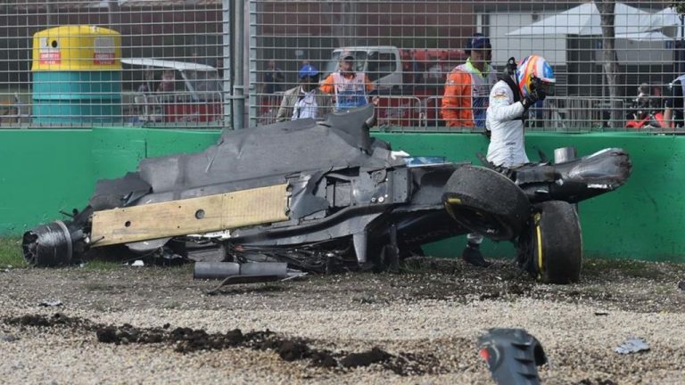 Las veces que Fernando Alonso miró de cerca al peligro: sus accidentes más bestias
