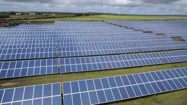 España vuelve al top ten de los países atractivos para invertir en renovables