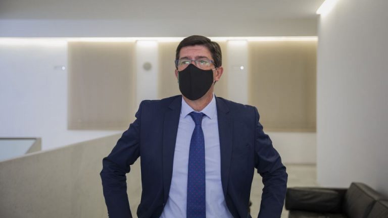 Marín anima al PSOE-A a «retirar» su recurso al decreto de simplificación tras
