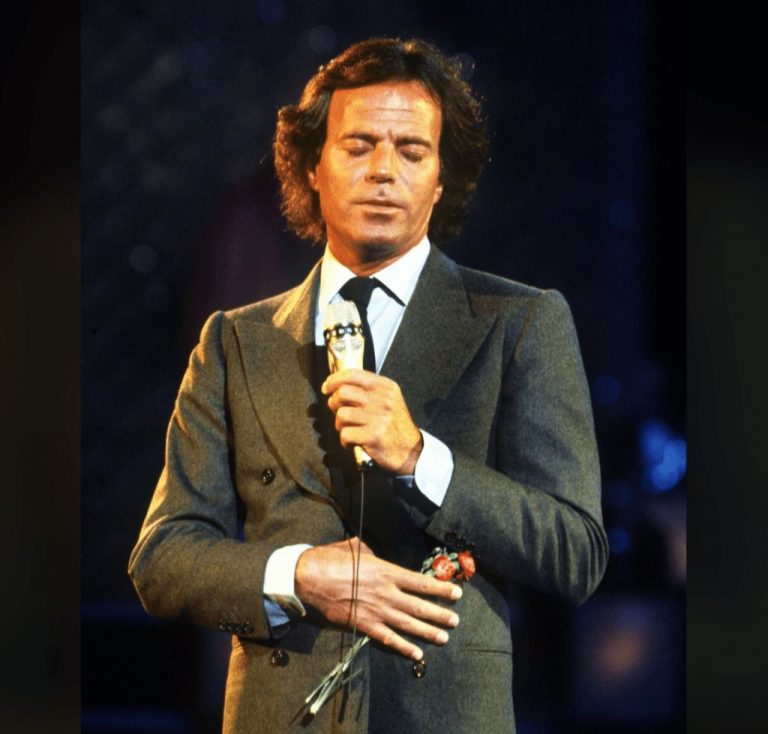 Julio Iglesias cumple 77 años desmintiendo los rumores sobre su estado de salud