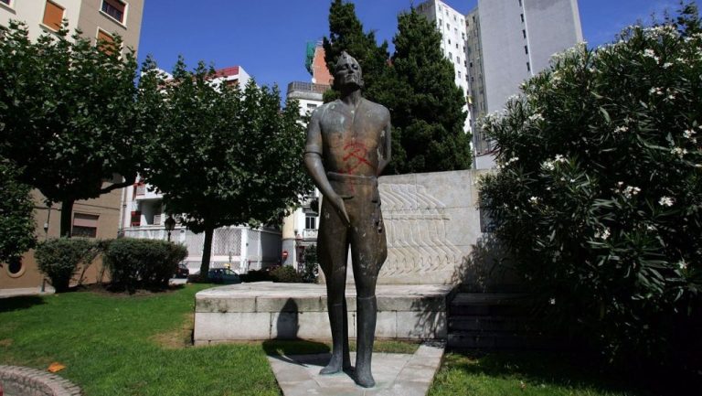 La alcaldesa de A Coruña, sobre la petición de la estatua de Millán Astray: «No estoy para chorradas»