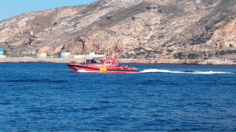 Murcia denuncia una avalancha de pateras «inasumible»